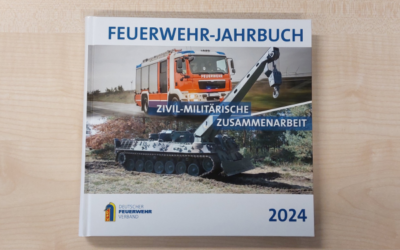 Exemplar des “Feuerwehr-Jahrbuch zivil-militärische Zusammenarbeit” fürs DKKV